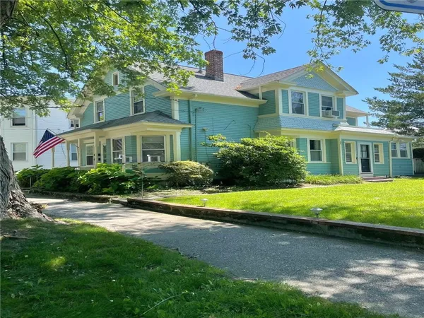 $699,900 | 4 Bayview Avenue, Bristol, RI 02809