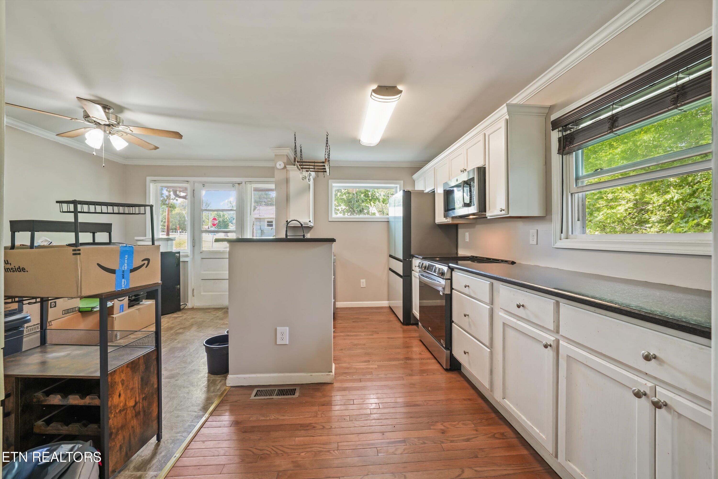 155 Kentucky Avenue Oak Ridge, TN 37830 - Photo 9 of 37 11-155 Kentucky Ave 17