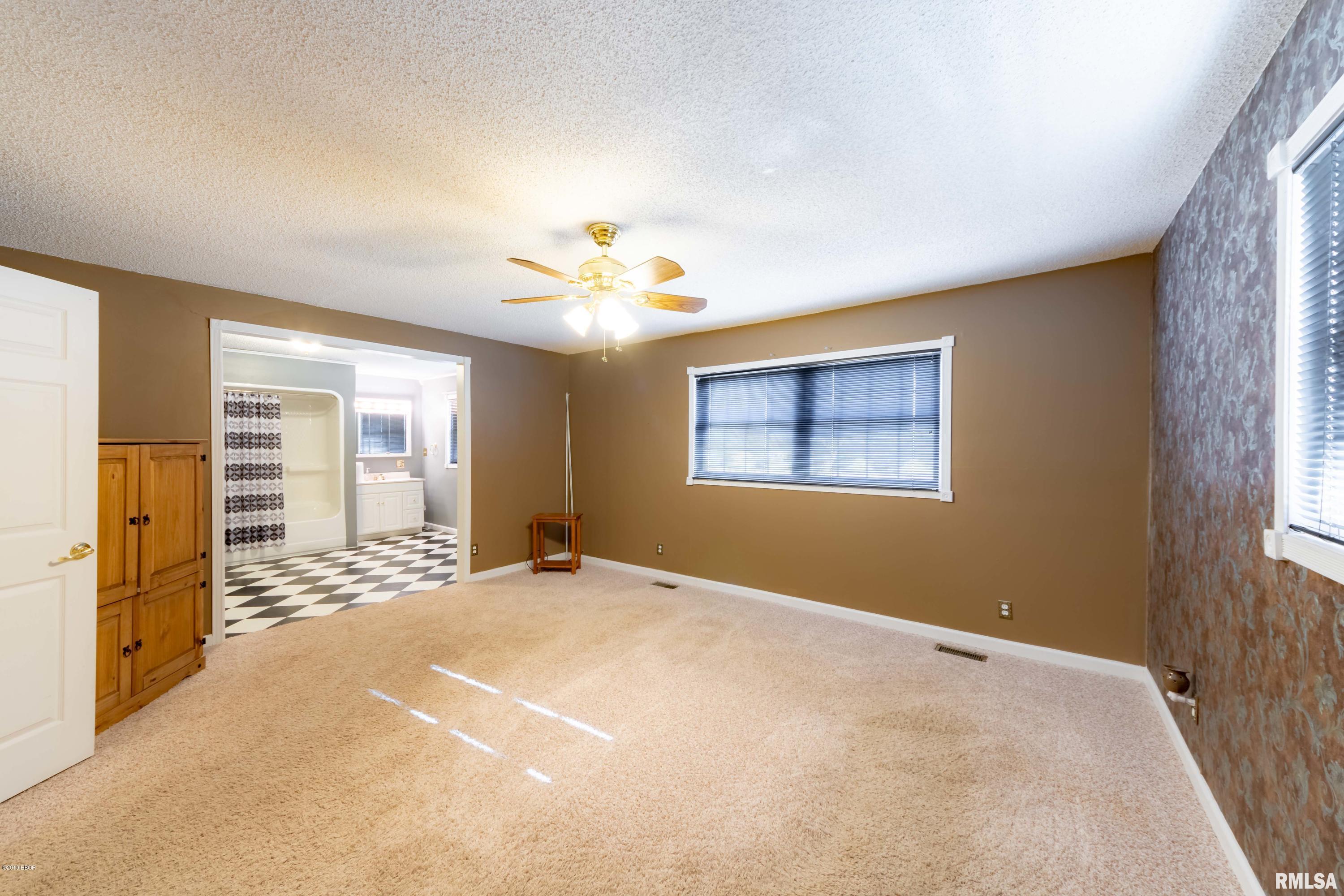 17265 Freeman Spur Road Herrin, IL 62948 - Photo 11 of 30 Gallery Image 11