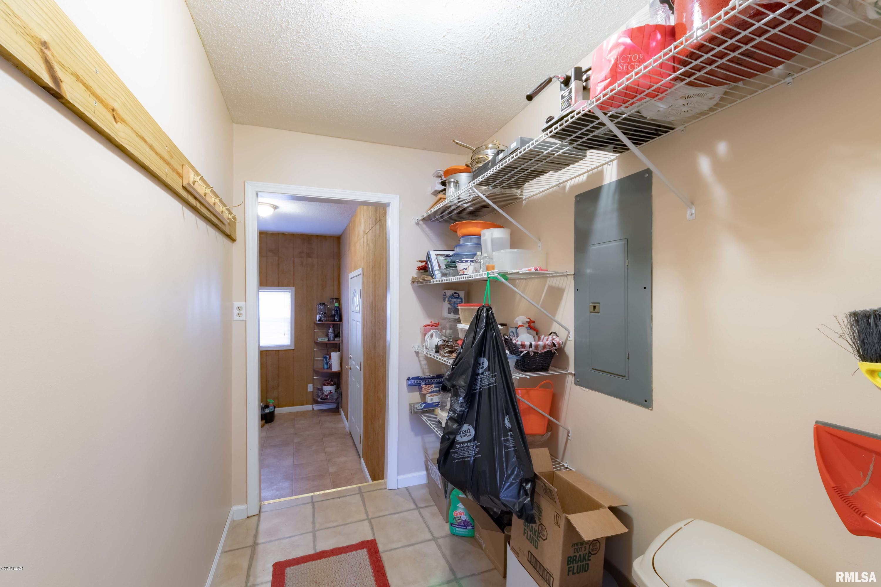 17265 Freeman Spur Road Herrin, IL 62948 - Photo 17 of 30 Gallery Image 17