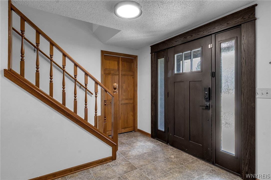 180 Rambling Road Amherst, NY 14051 - Photo 4 of 45