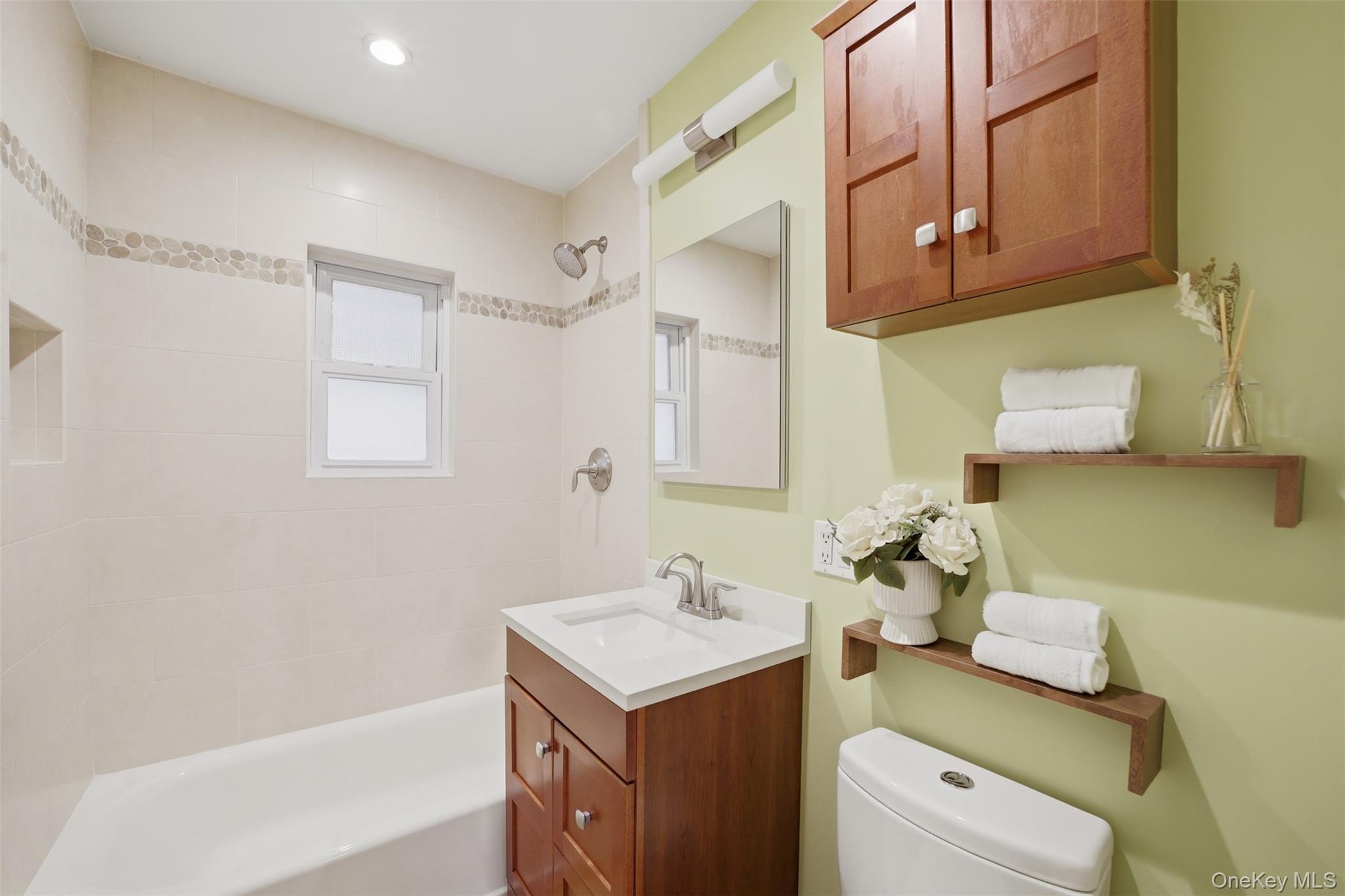 667 Pelham Road, Unit B10 New Rochelle, NY 10805 - Photo 8 of 16 a bathroom with a sink toilet vanity and tub