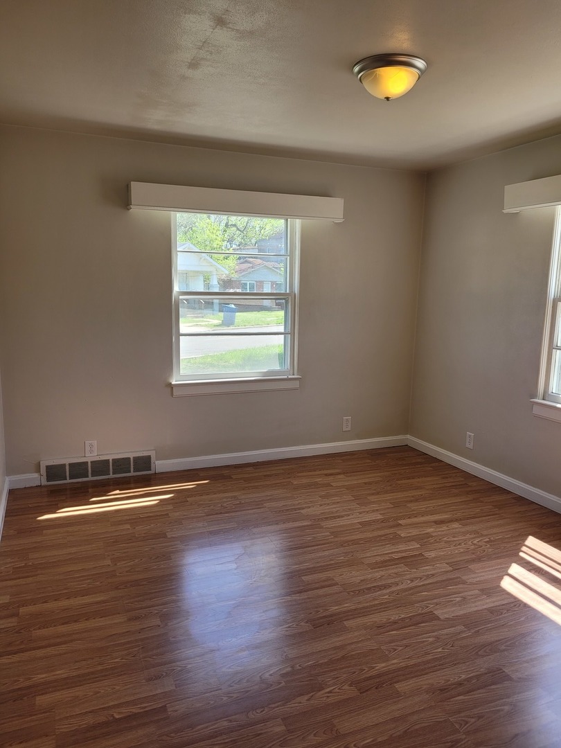 507 North 12th Street Mount Vernon, IL 62864 - Photo 16 of 23 a view of empty room with wooden floor and fan