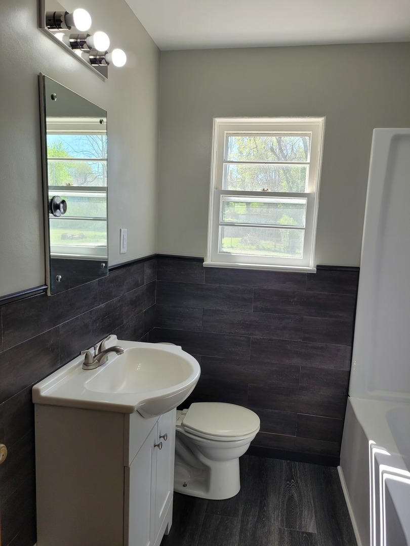 507 North 12th Street Mount Vernon, IL 62864 - Photo 19 of 23 a bathroom with a sink a toilet and window