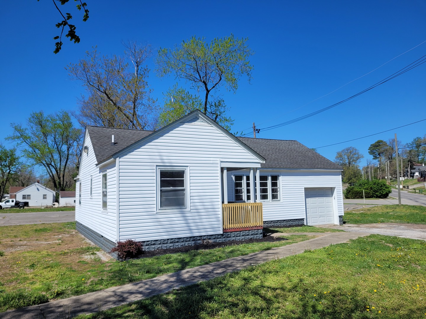 507 North 12th Street Mount Vernon, IL 62864 - Photo 2 of 23 a view of a house with a yard