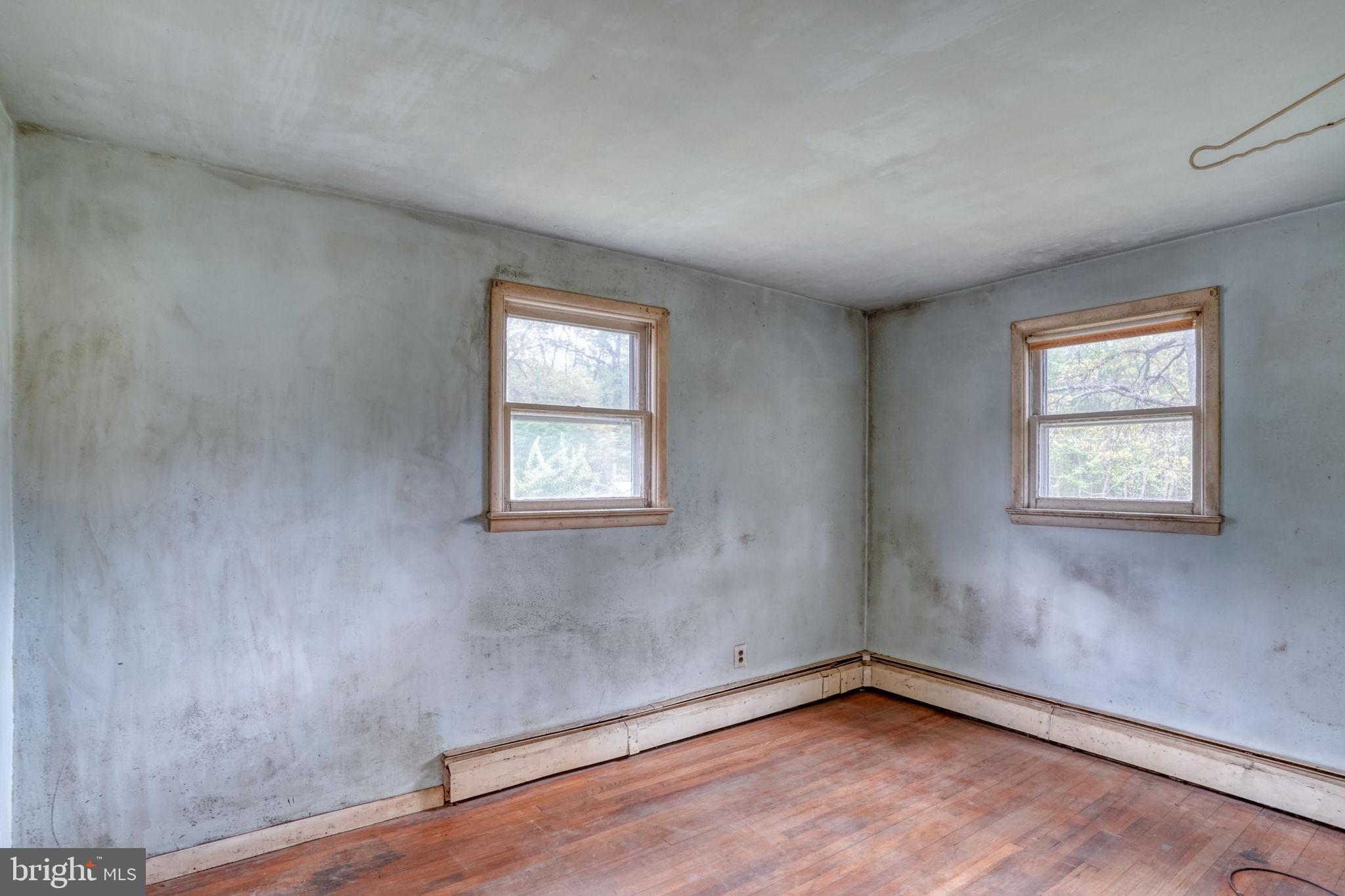 2927 Frazer Road Newark, DE 19702 - Photo 34 of 43 an empty room with a window