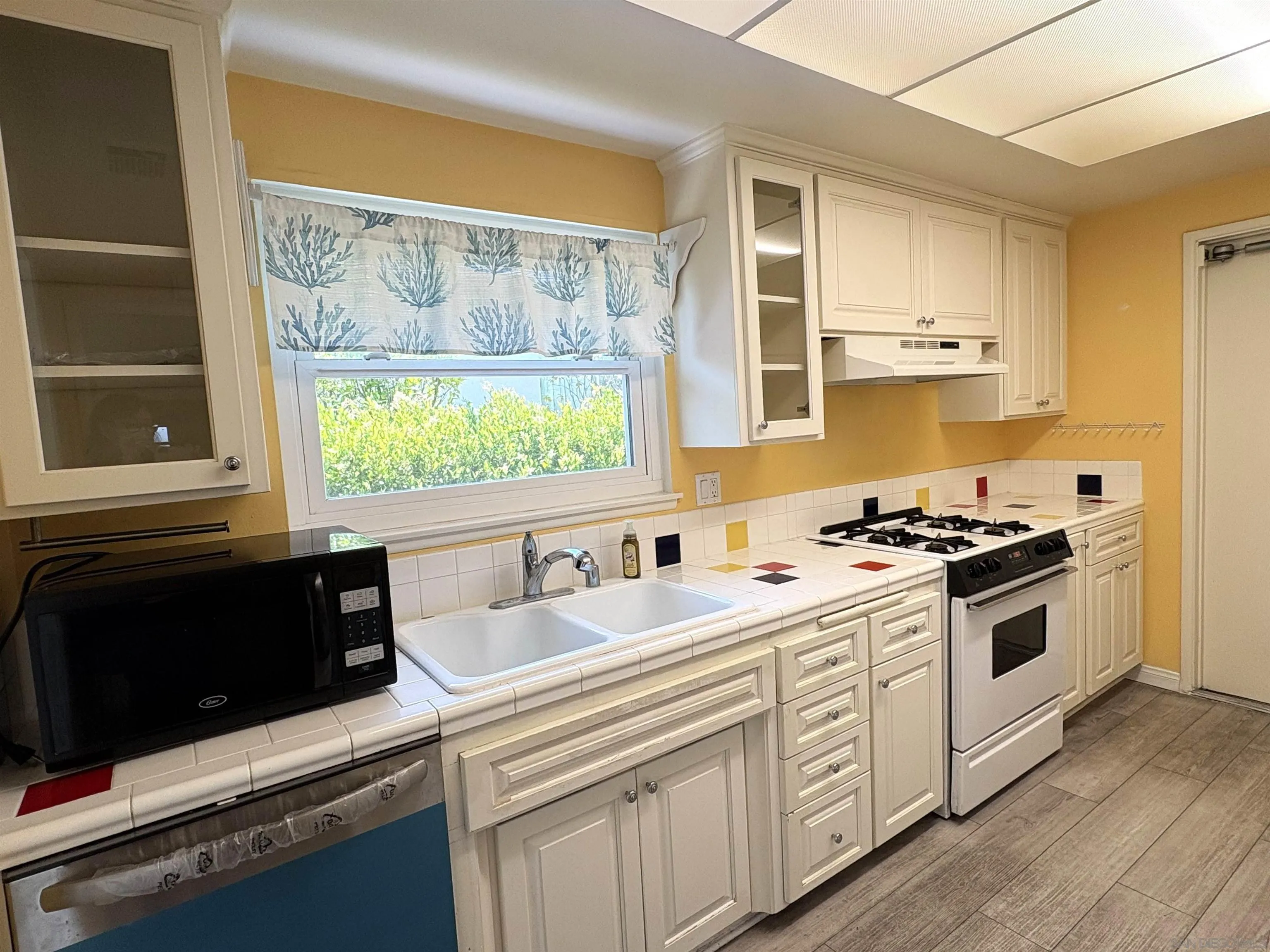 12040 Callado Road San Diego, CA 92128 - Photo 9 of 19 Kitchen