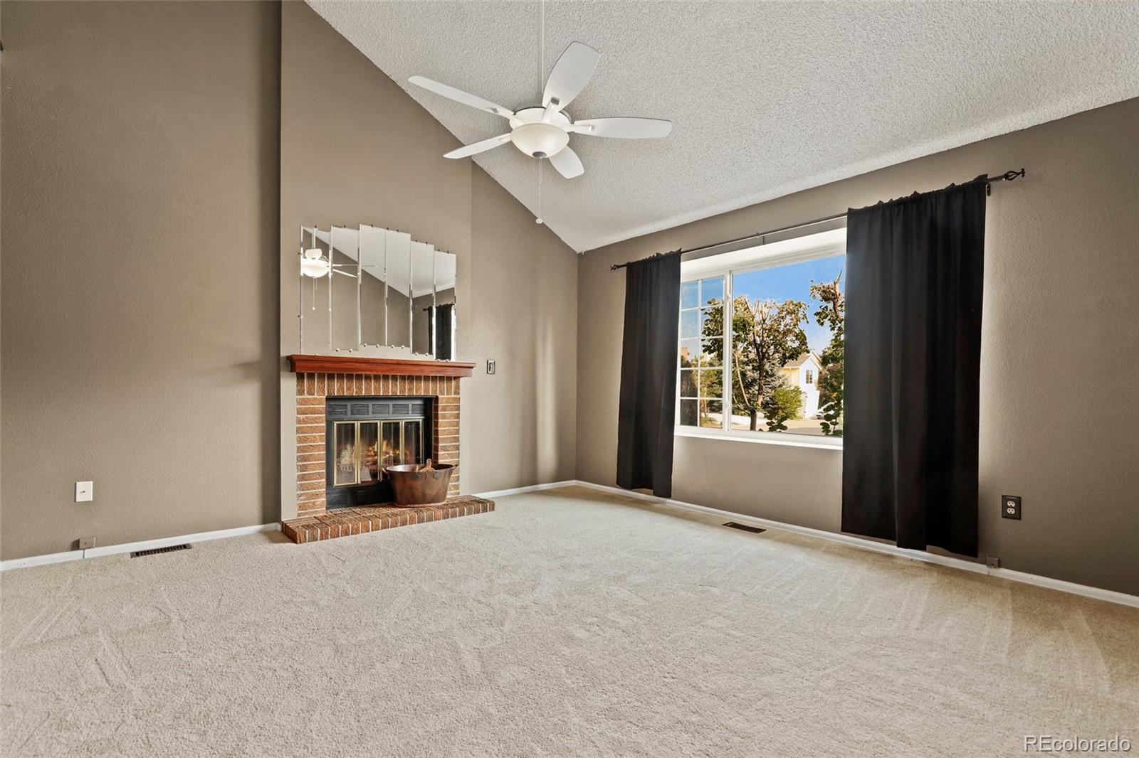 1040 Ridgeglen Way Highlands Ranch, CO 80126 - Photo 3 of 33 Gallery Image 3