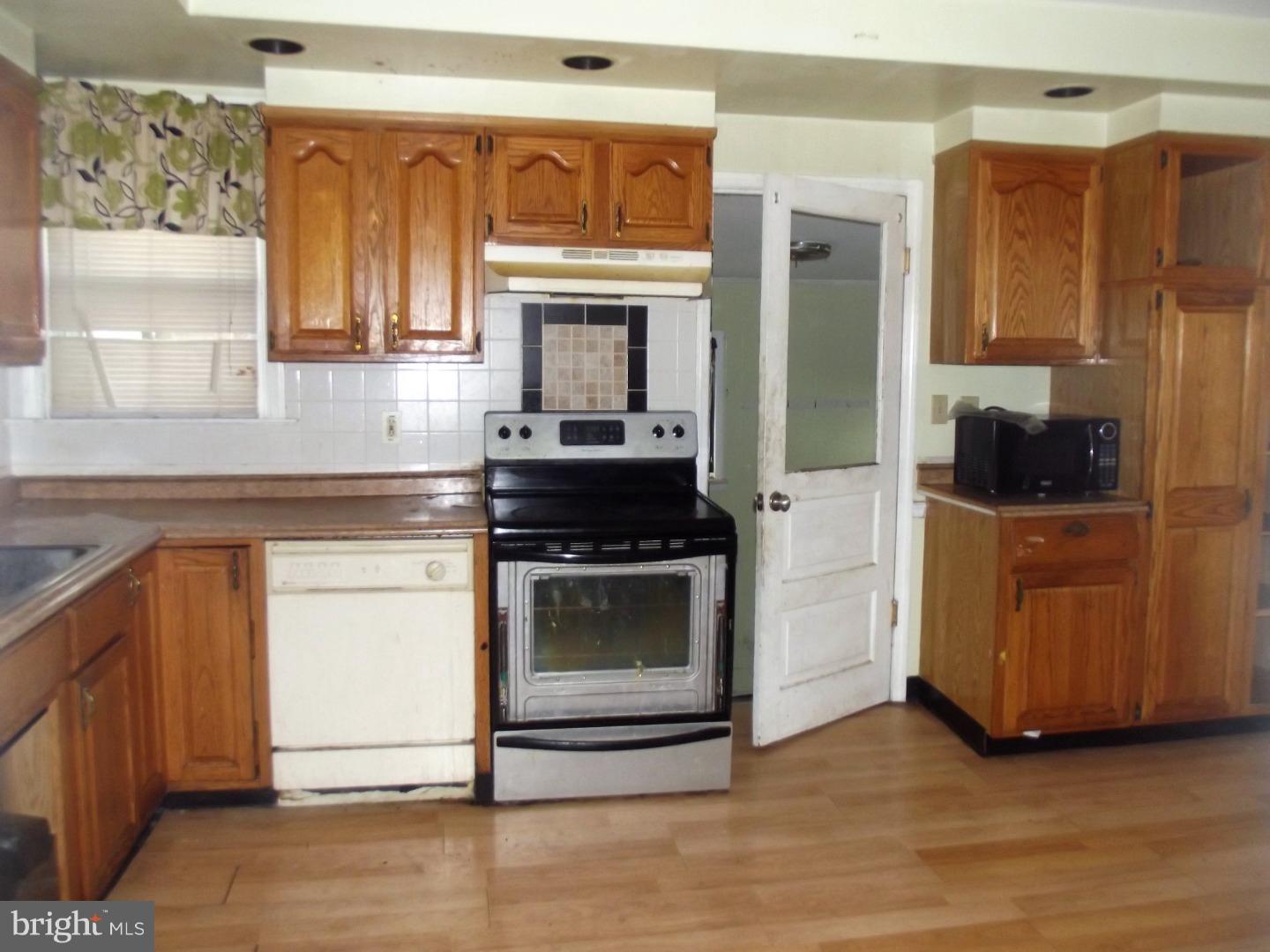 4045 Marshall Road Drexel Hill, PA 19026 - Photo 3 of 7 Gallery Image 3