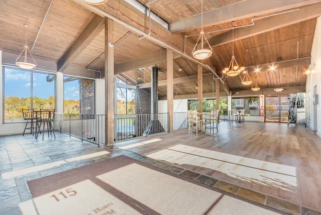 $319,900 | 125 Lakeview Drive, Unit 609, Bloomingdale, IL 60108