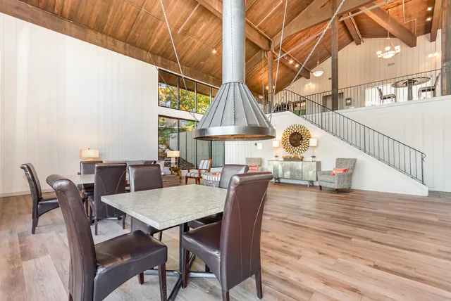 $319,900 | 125 Lakeview Drive, Unit 609, Bloomingdale, IL 60108