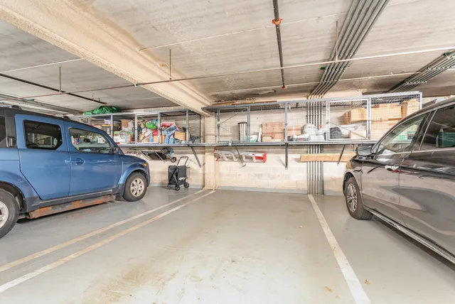 $319,900 | 125 Lakeview Drive, Unit 609, Bloomingdale, IL 60108