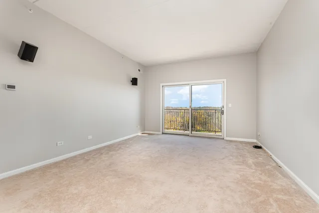 $319,900 | 125 Lakeview Drive, Unit 609, Bloomingdale, IL 60108