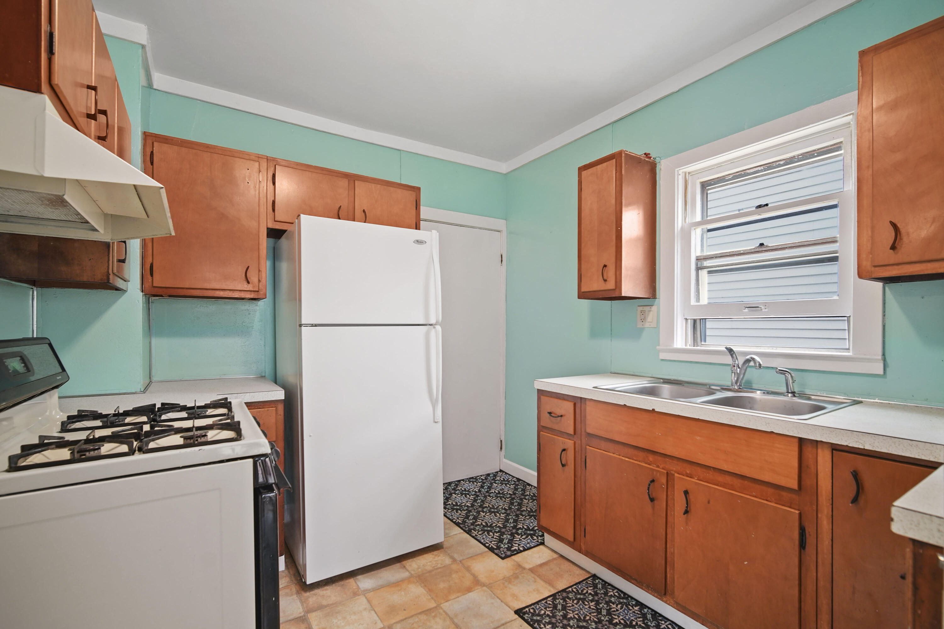617 Backus Street Jackson, MI 49202 - Photo 4 of 18 4