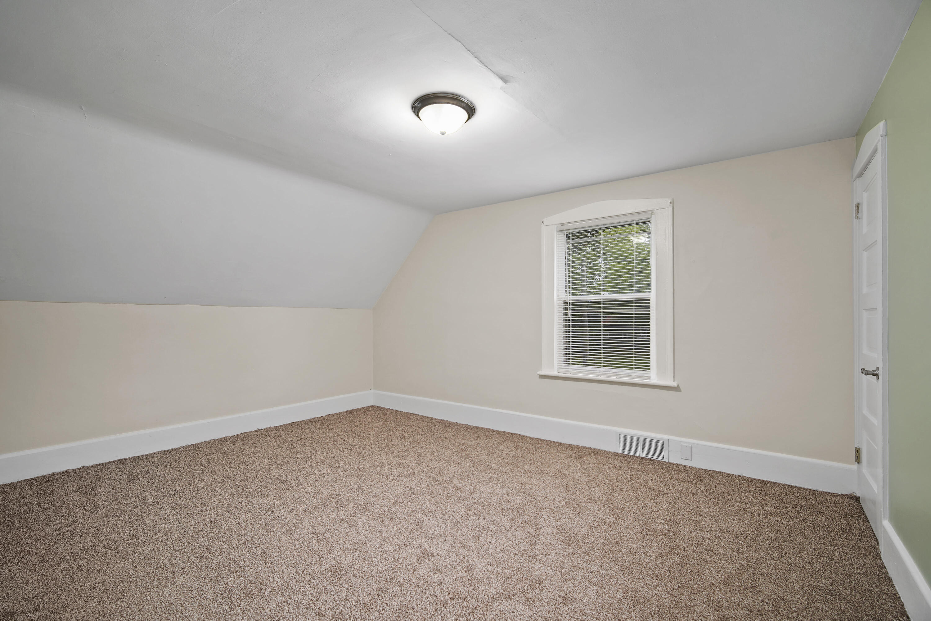 617 Backus Street Jackson, MI 49202 - Photo 8 of 18 8