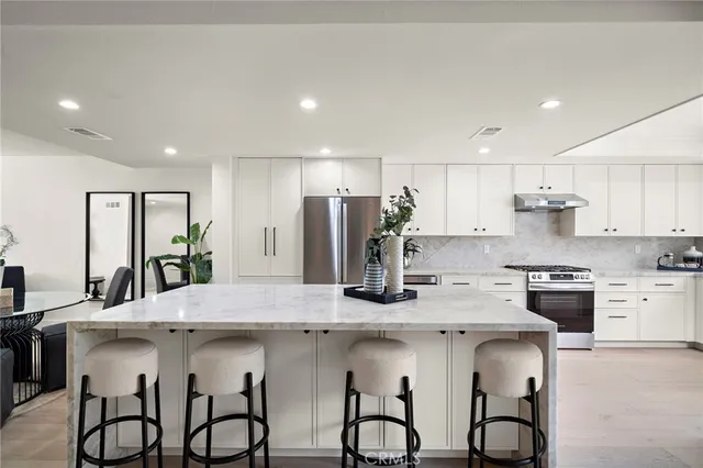 $1,749,000 | 5071 Bayonne Circle, Irvine, CA 92604