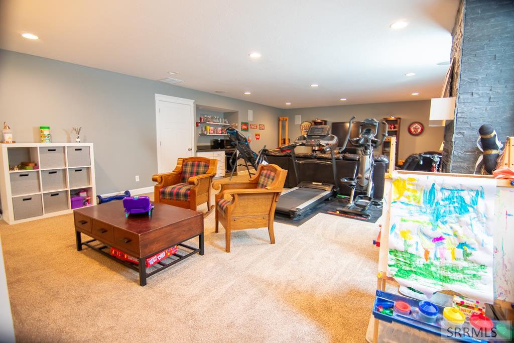 1080 Red Robin Court Ammon, ID 83401 - Photo 19 of 32 Family Room