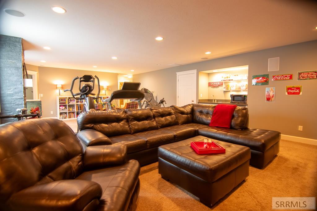 1080 Red Robin Court Ammon, ID 83401 - Photo 20 of 32 Family Room