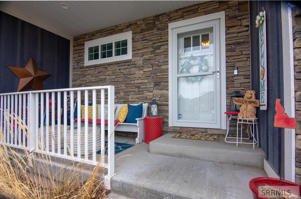 1080 Red Robin Court Ammon, ID 83401 - Photo 2 of 32 Front Porch
