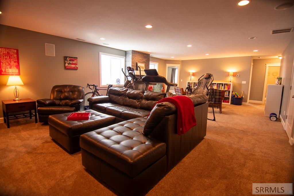 1080 Red Robin Court Ammon, ID 83401 - Photo 21 of 32 Family Room