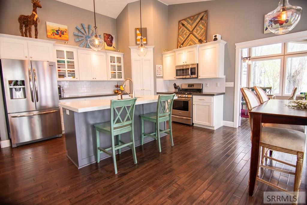 1080 Red Robin Court Ammon, ID 83401 - Photo 7 of 32 Kitchen