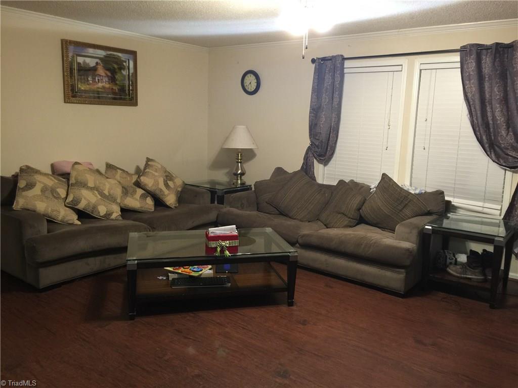 810 Jolly Road Lexington, NC 27292 - Photo 5 of 18 Large living room to allow seating for many family members and friends...