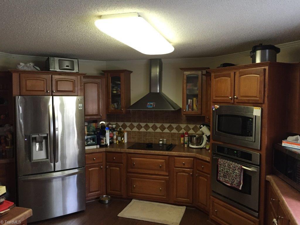810 Jolly Road Lexington, NC 27292 - Photo 8 of 18 Beautiful kitchen with stainless appliances that include built in microwave, oven, dishwasher, cook top and range hood. Tile back splash and lots of cabinets make this room a great gathering place!
