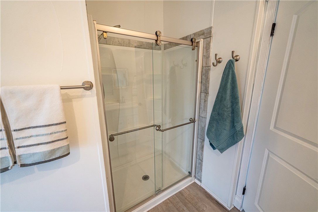 2765 North Silver Springs Road Kingman, AZ 86401 - Photo 34 of 60 a bathroom with a shower and a shower