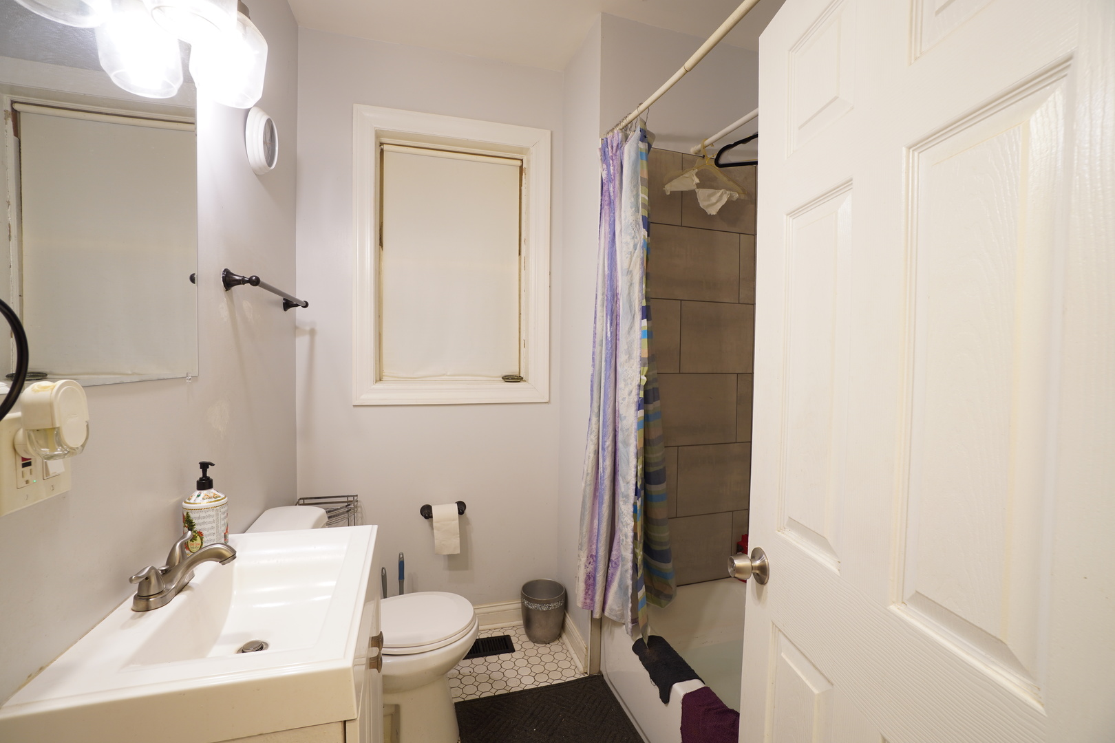 6419 South Morgan Street Chicago, IL 60621 - Photo 6 of 11 a bathroom with a sink toilet and shower