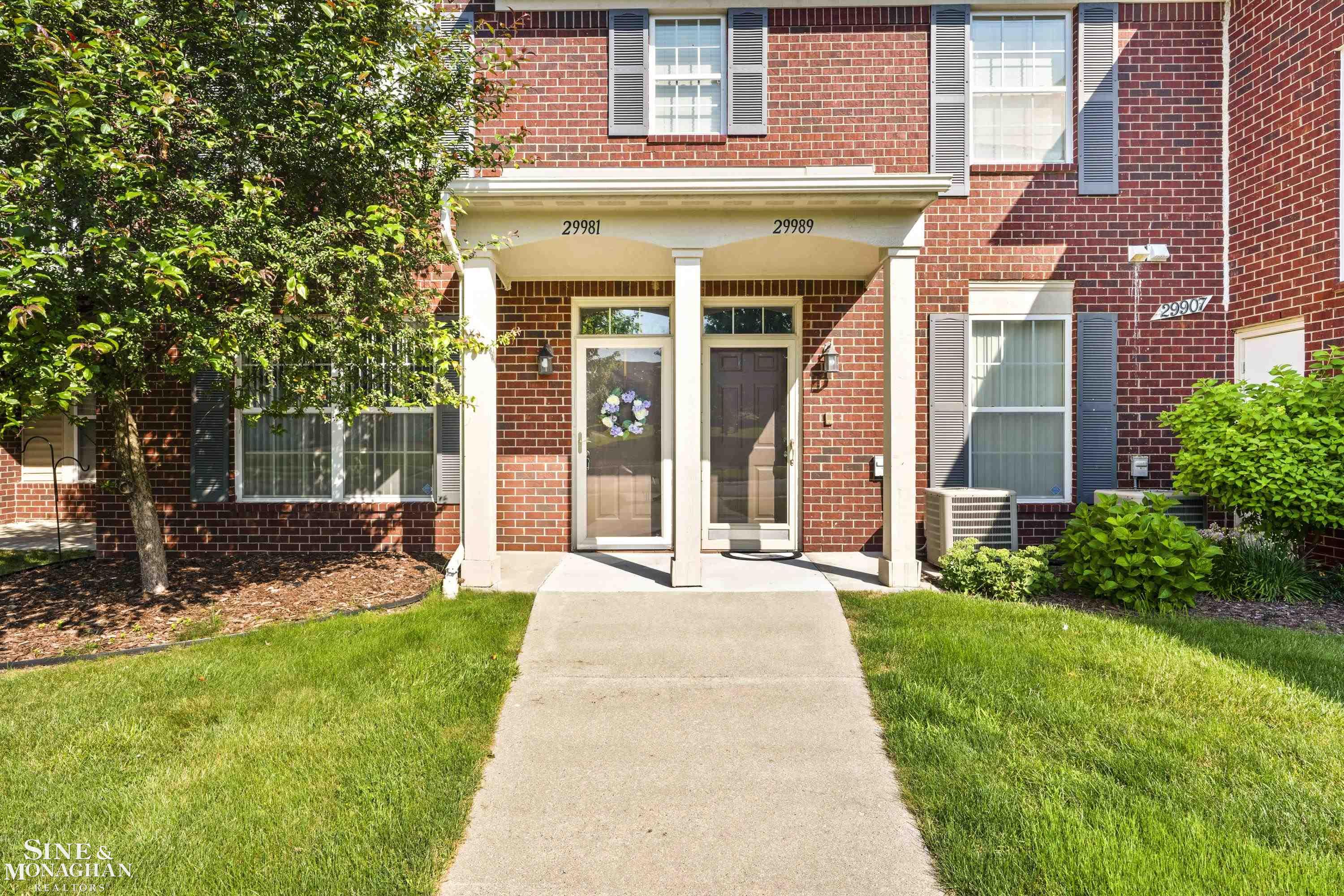 29981 Fox Run Circle Warren, MI 48092 - Photo 3 of 34 50213994-bd72b364-c2c1-45ae-949f-1cae33fd48f8.JPG
