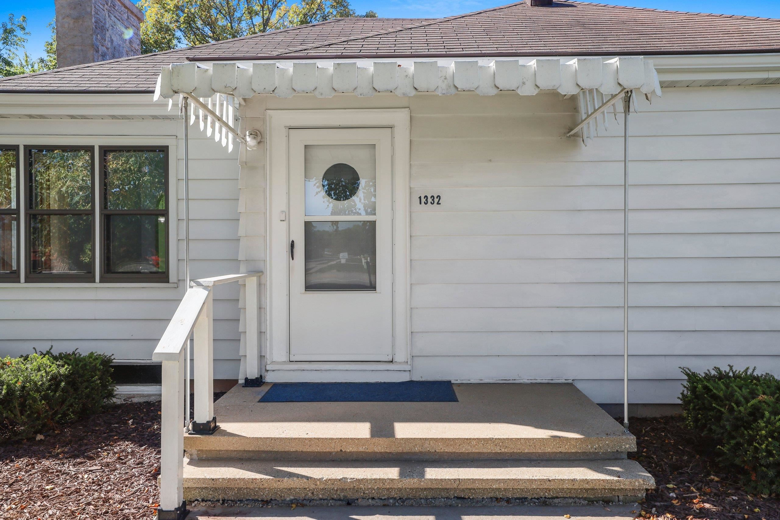 1332 Oneida Street Menasha, WI 54952 - Photo 5 of 40 Gallery Image 5