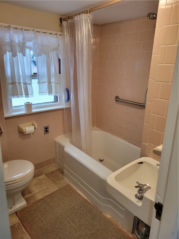 186 Custer Street Warwick, RI 02889 - Photo 29 of 46 2nd floor bath