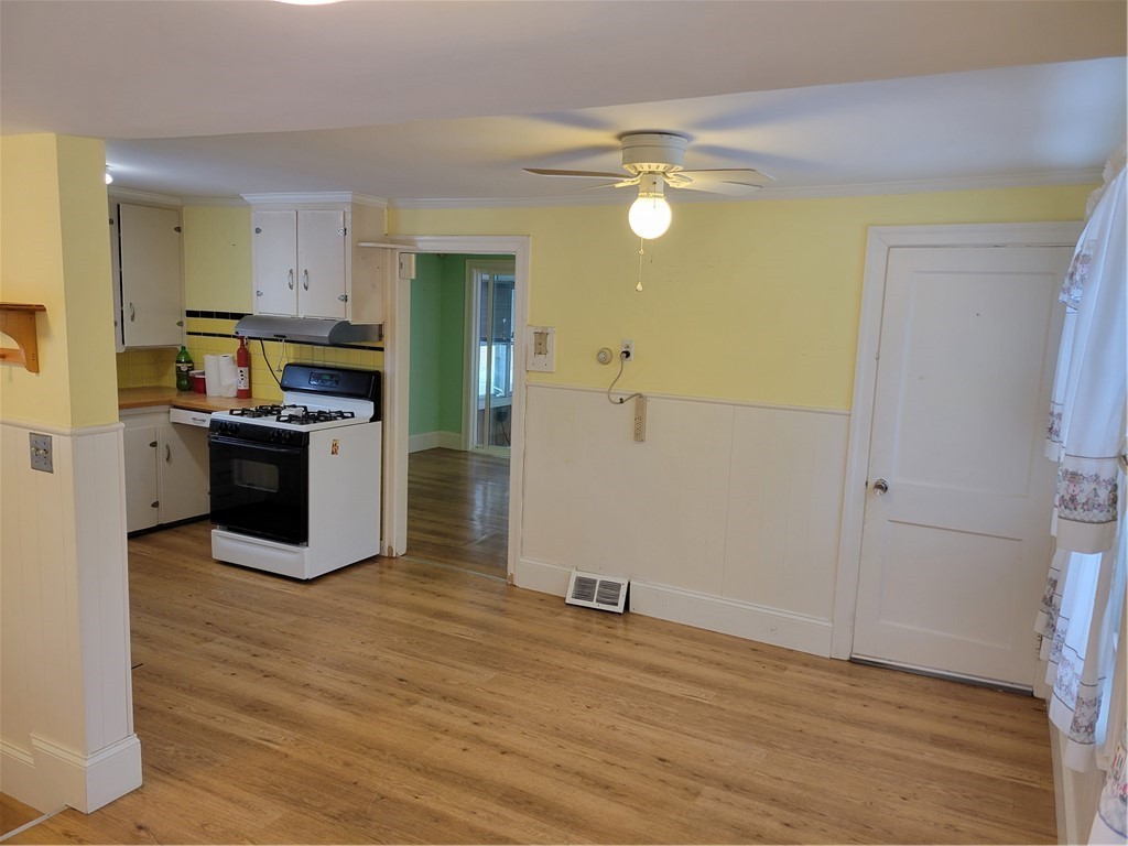 186 Custer Street Warwick, RI 02889 - Photo 4 of 46 Kitchen