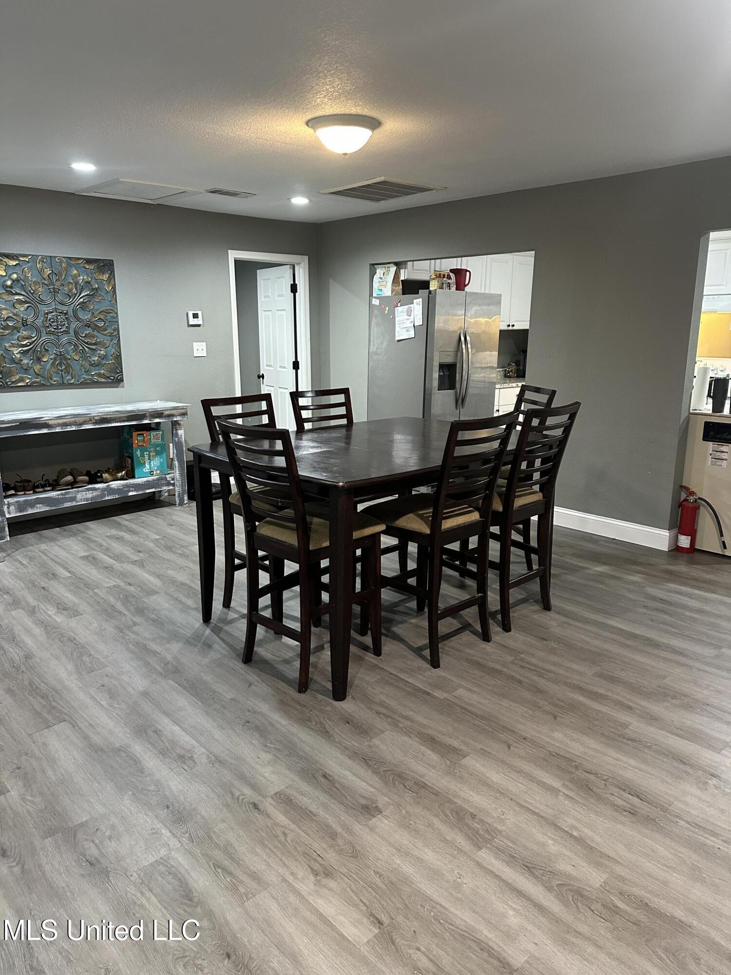 3318 Bellview Avenue Moss Point, MS 39563 - Photo 8 of 23 dining (2)