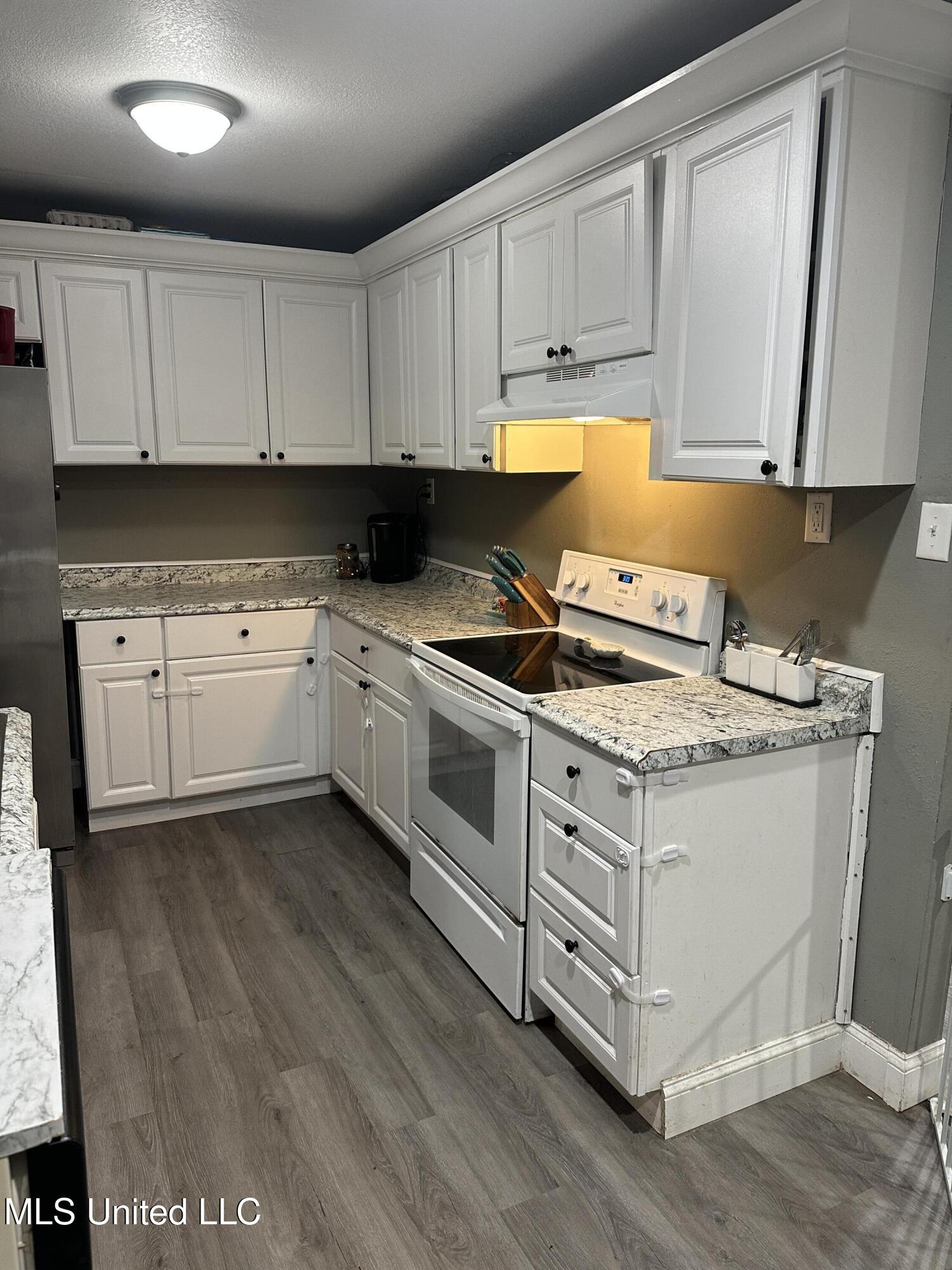 3318 Bellview Avenue Moss Point, MS 39563 - Photo 9 of 23 kitchen a