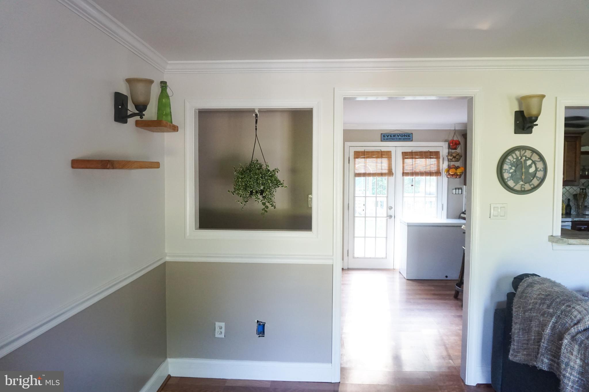 8064 Taylor Road Catlett, VA 20119 - Photo 5 of 20 Inviting Sitting/Dining room