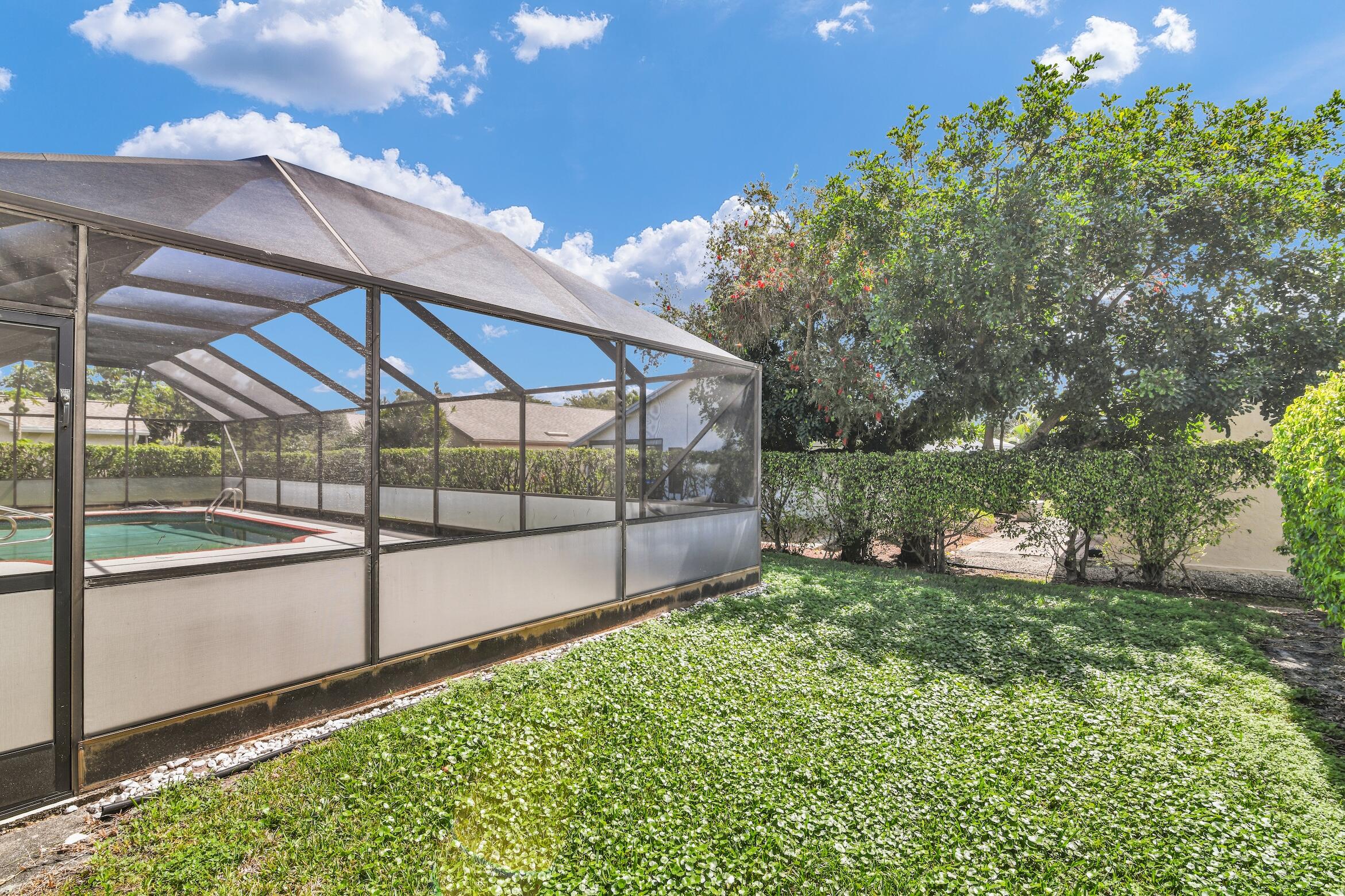 2660 Riviera Drive Delray Beach, FL 33445 - Photo 29 of 40 a view of a backyard
