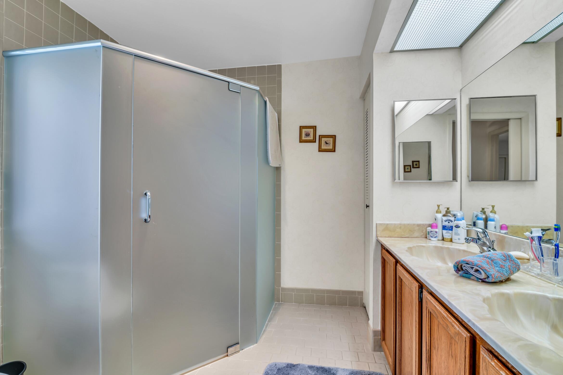 2660 Riviera Drive Delray Beach, FL 33445 - Photo 38 of 40 a bathroom with a sink and mirror