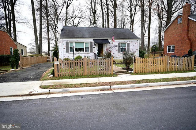 $630,000 | 10833 Warwick Avenue, Fairfax, VA 22030