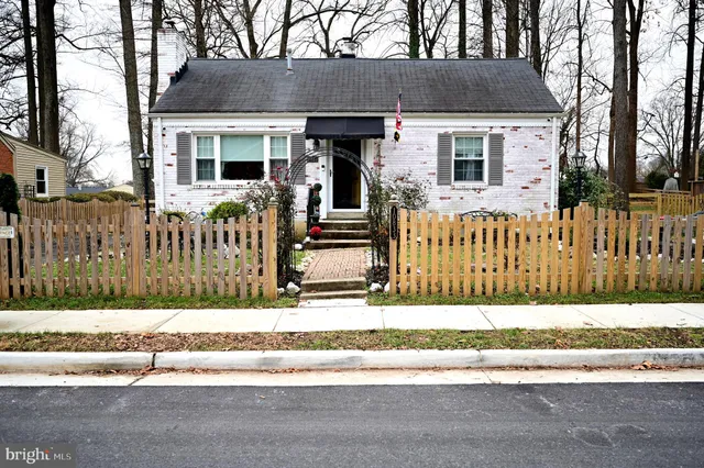 $630,000 | 10833 Warwick Avenue, Fairfax, VA 22030