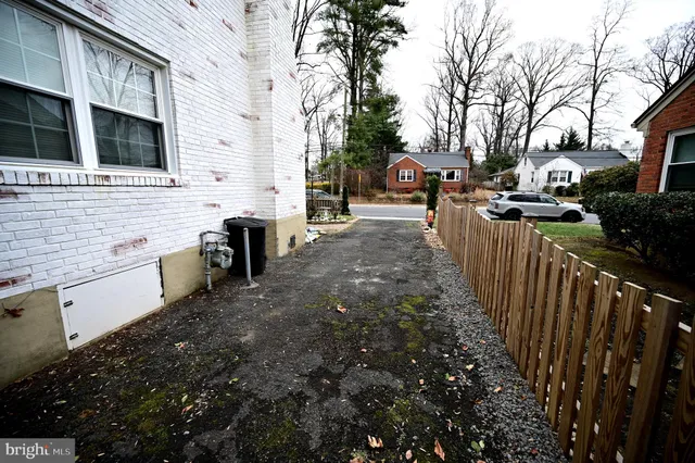 $630,000 | 10833 Warwick Avenue, Fairfax, VA 22030