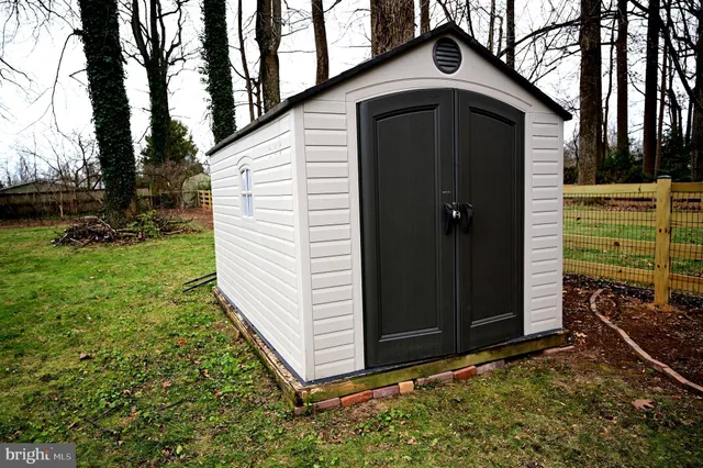 $630,000 | 10833 Warwick Avenue, Fairfax, VA 22030