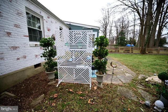 $630,000 | 10833 Warwick Avenue, Fairfax, VA 22030