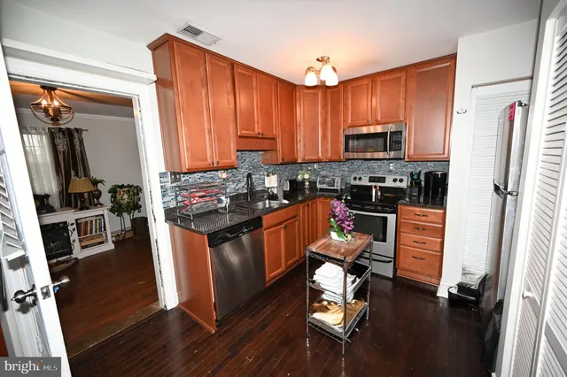 $630,000 | 10833 Warwick Avenue, Fairfax, VA 22030