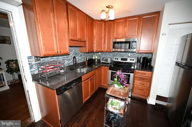 $630,000 | 10833 Warwick Avenue, Fairfax, VA 22030