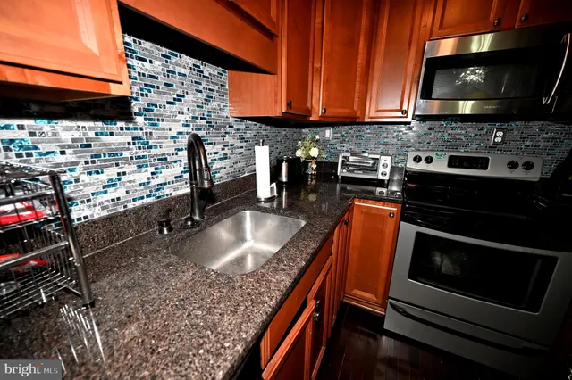 $630,000 | 10833 Warwick Avenue, Fairfax, VA 22030