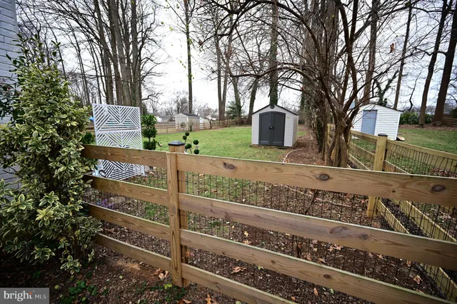 $630,000 | 10833 Warwick Avenue, Fairfax, VA 22030