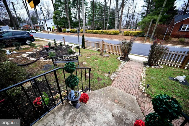 $630,000 | 10833 Warwick Avenue, Fairfax, VA 22030