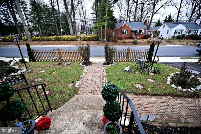 $630,000 | 10833 Warwick Avenue, Fairfax, VA 22030