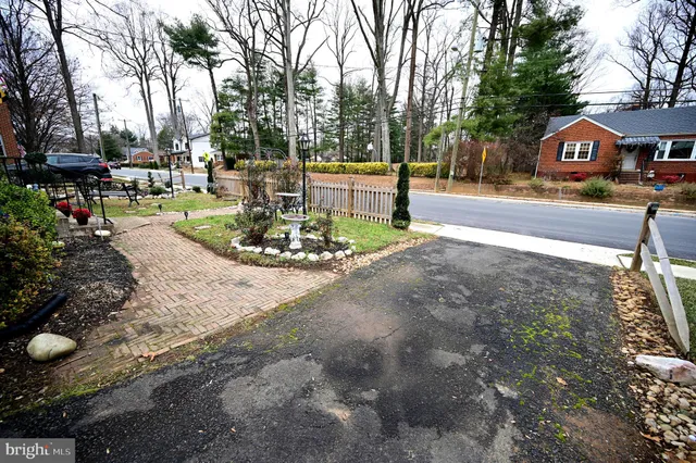 $630,000 | 10833 Warwick Avenue, Fairfax, VA 22030